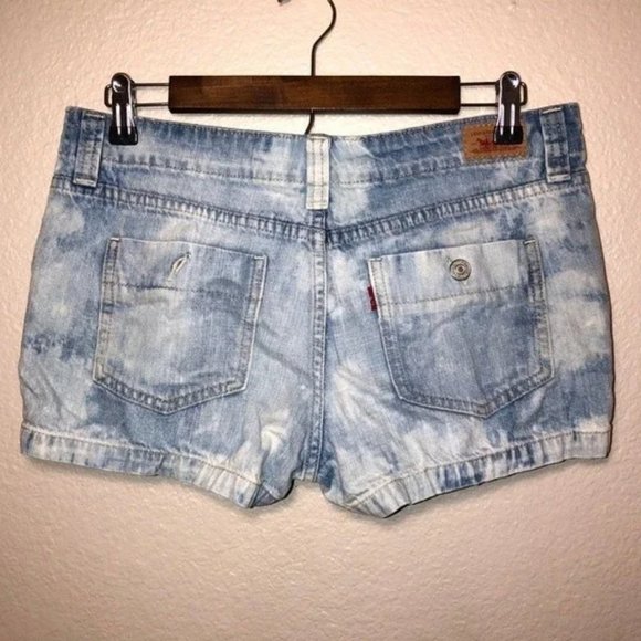 EUC Levi's Stone Washed Denim Shorts - Picture 2 of 4
